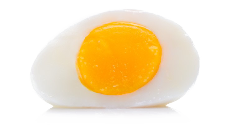 Foto PNG telur setengah rebus
